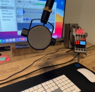 in the Home Studio, recording on the PodTrak P4 by ZOOM. This is an amzing little beast.